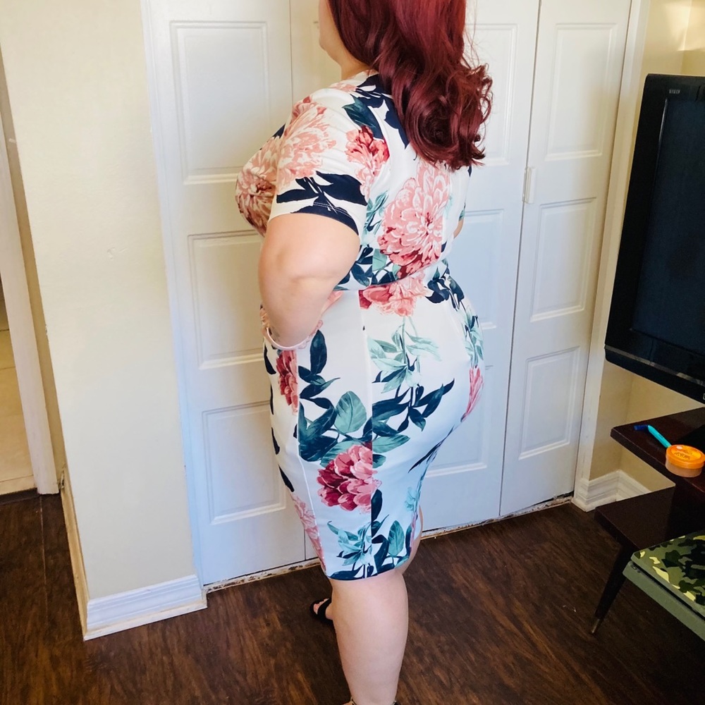 Dress - Picture 8 of 9
